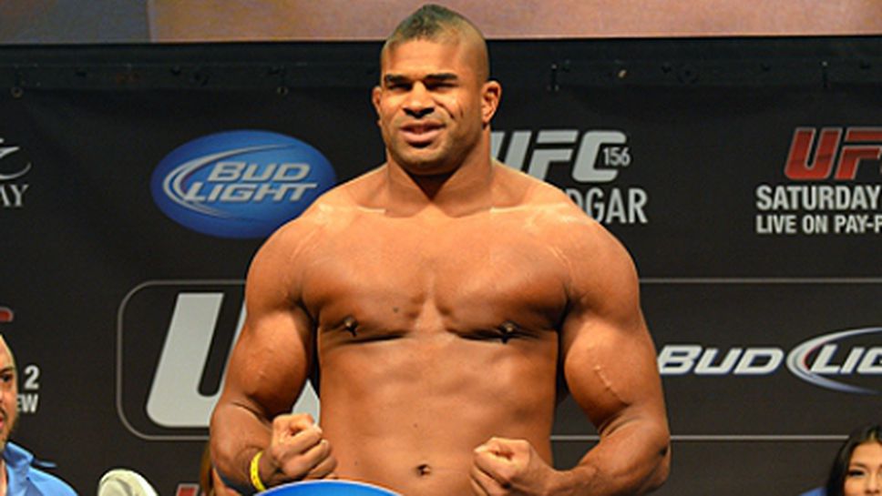 Овърийм тренира в Тайланд за ключов мач