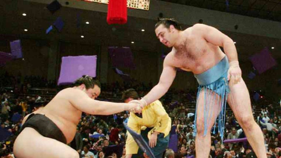 Победа за Аоияма, поражение за Котоошу в Токио