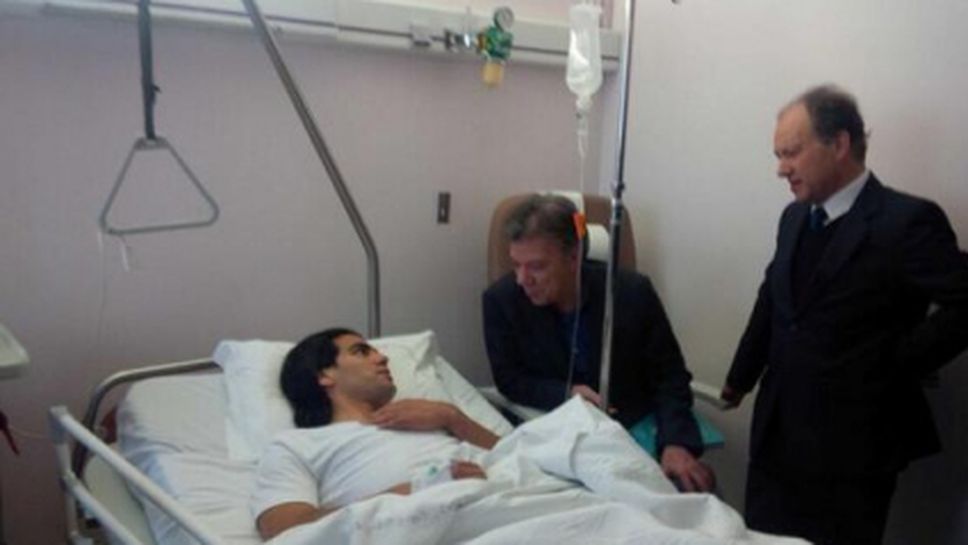 Президентът на Колумбия посети Фалкао в болницата