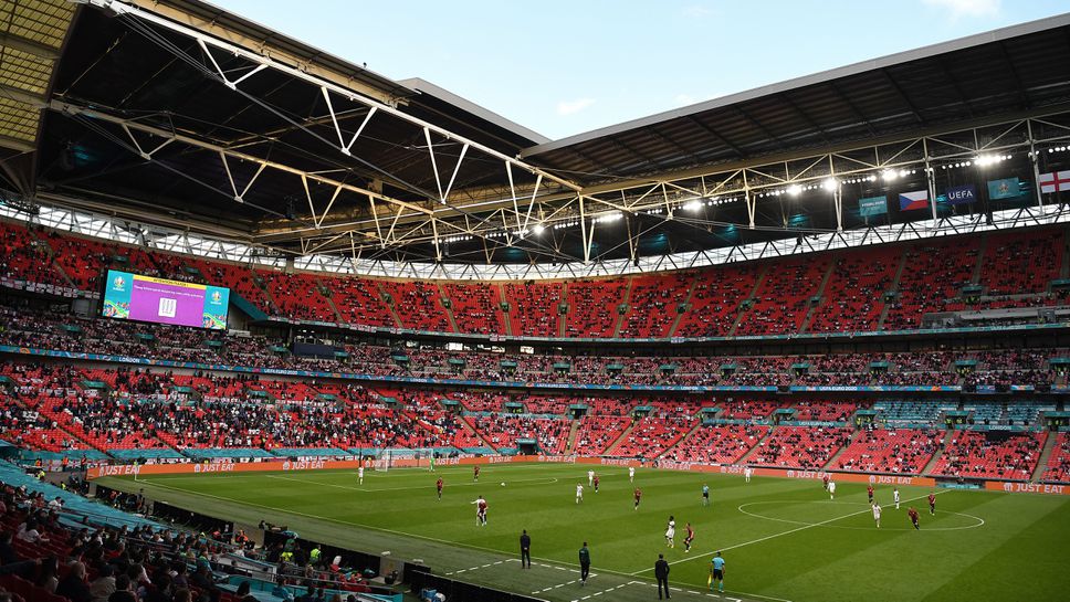 От УЕФА са категорични: Повече зрители на стадиона не значи по-голям риск