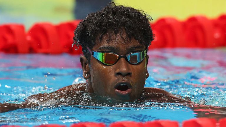 Едуардс стана петият плувец в историята с медали на 100 м св. стил и 100 м бътерфлай от едно световно