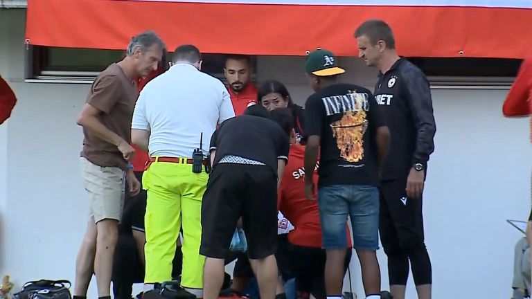 Инцидент прекъсна срещата между ЦСКА - София и Ред Бул Залцбург
