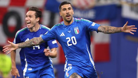 Италия попари Хърватия в последните секунди и се класира за 1/8-финалите