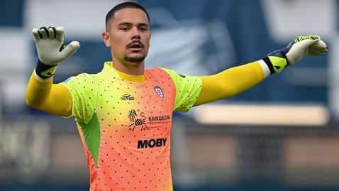  Каляри ще задържи вратар от Наполи 