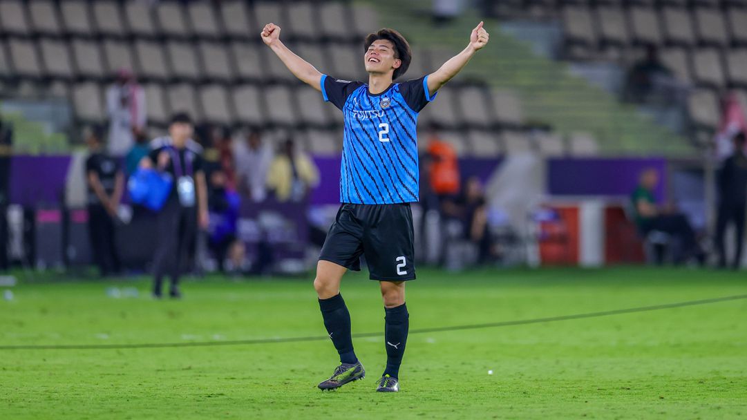 Тотнъм договори японски национал