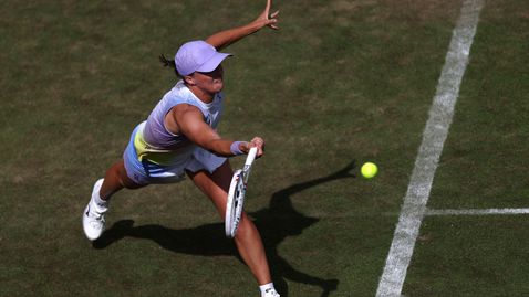 Швьонтек продължава към четвъртфиналите в Бад Хомбург