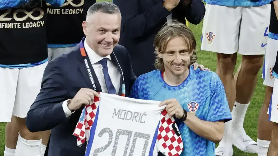 Модрич отпразнува мач №200 за Хърватия с победа
