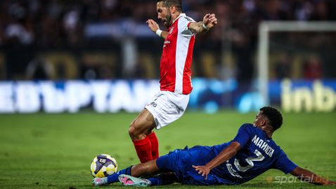 Скаути ще наблюдават под лупа изявите на Майкон срещу АЗ Алкмаар