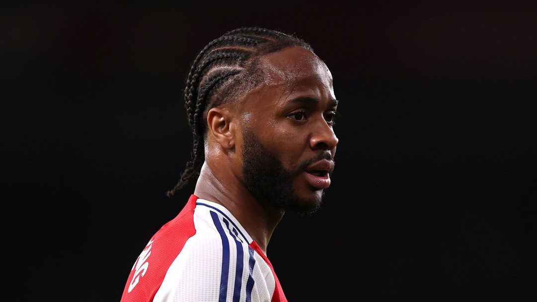 Бивш нападател на Ливърпул призова Стърлинг да напусне Челси в посока на тим от Чемпиъншип