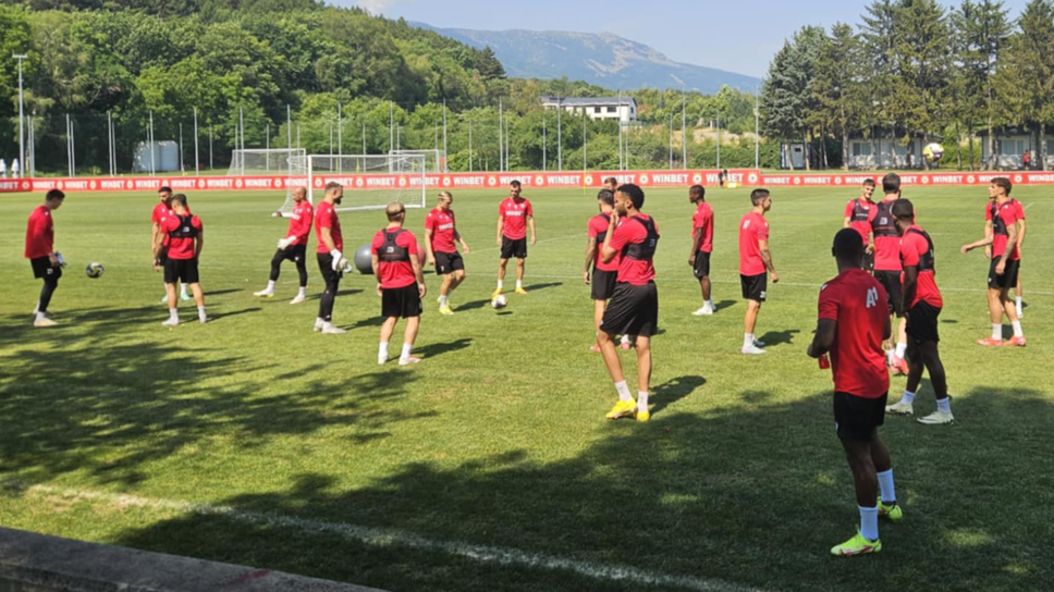 ЦСКА тренира с 26 футболисти пред погледа на Нога