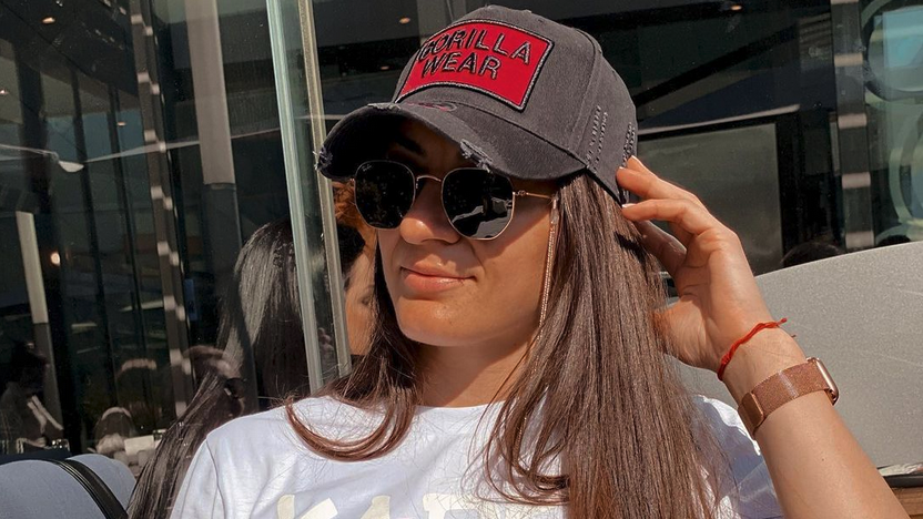 “Бронзовата” Ева блести на плажа