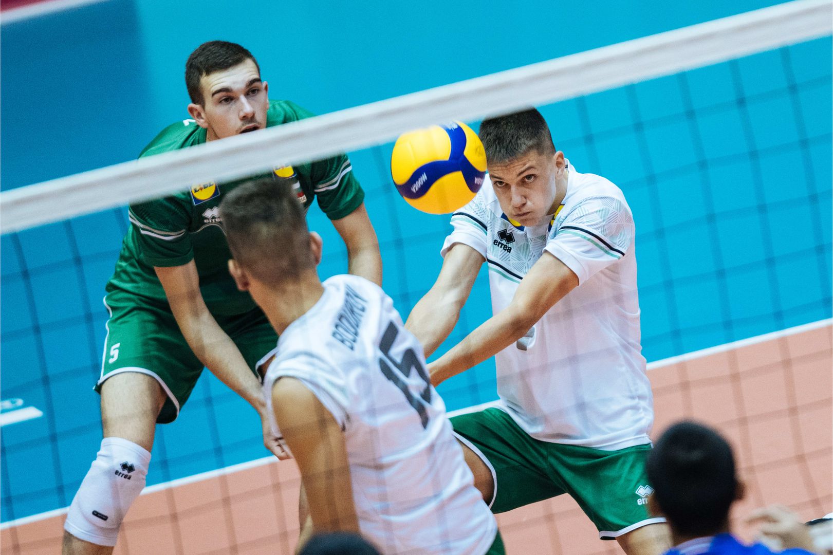 България удари Тайланд с 3:0 на старта на Световното за юноши U19