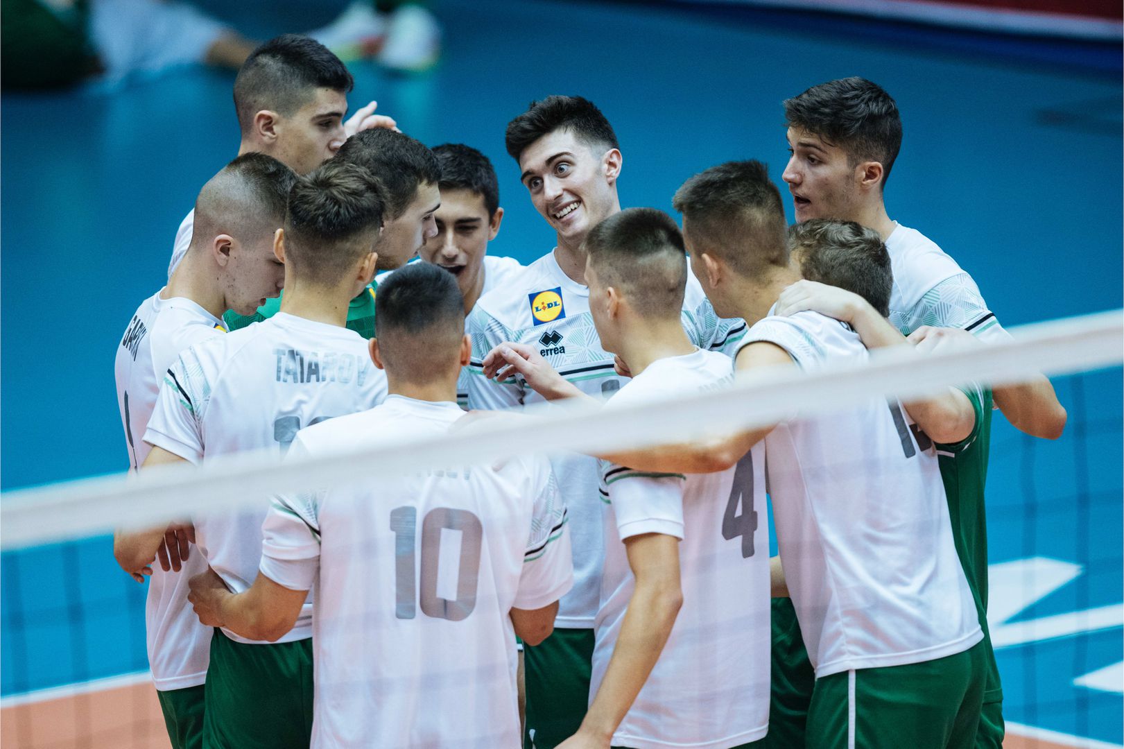 България удари Тайланд с 3:0 на старта на Световното за юноши U19