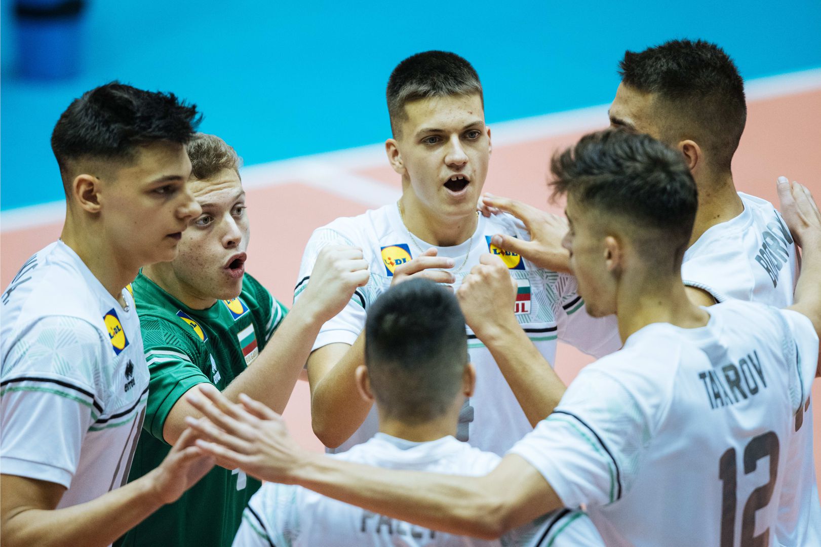 България удари Тайланд с 3:0 на старта на Световното за юноши U19