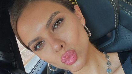 Над 56 000 лайка за топлес фото на Вики Одинцова