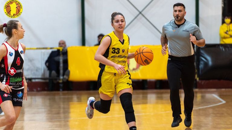 Баскетболната националка Карина Константинова ще продължи кариерата си в Исландия