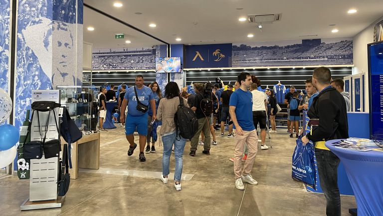 Левски откри обновения си официален клубен магазин на стадион Георги