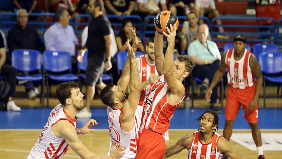 Везенков най-полезен при победа на Олимпиакос в Кипър