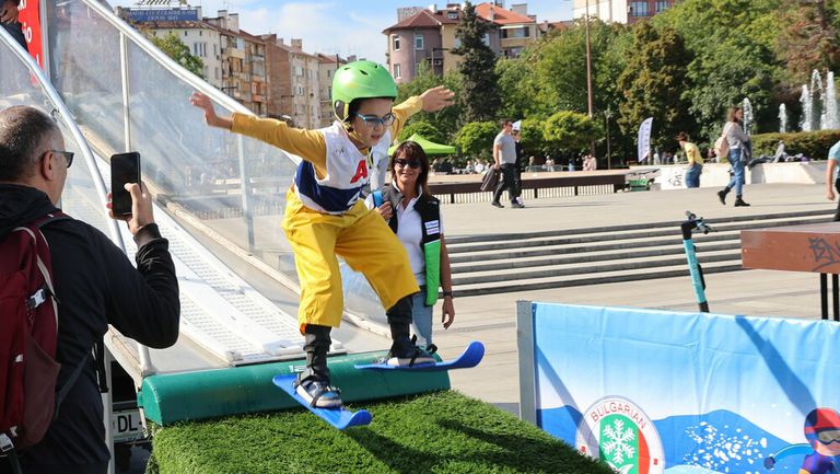 БФСки даде възможност на десетки деца да направят първите си ски скокове