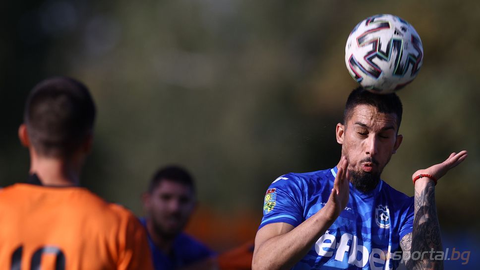 Пет приятелски срещи иска да изиграе едноименния тим на Костинброд