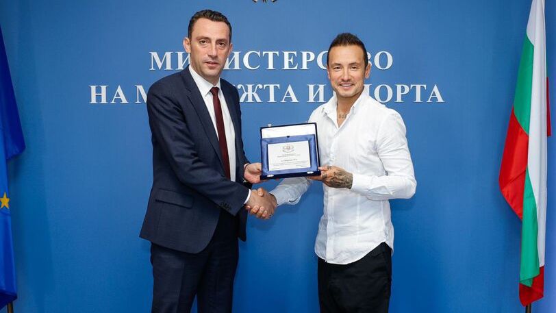 Министърът на младежта и спорта Иван Пешев отличи с плакет