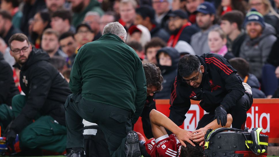 Защитникът на ЛивърпулДжовани Леони се контузи в дебюта си за