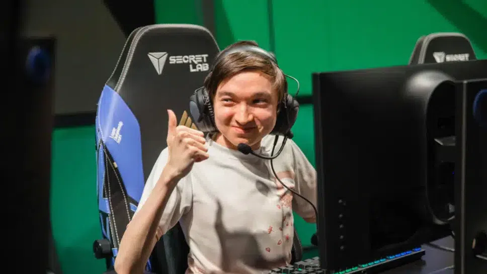 Френският мидлейнър Лоик Toucouille Дюбоа обяви че отново ще се