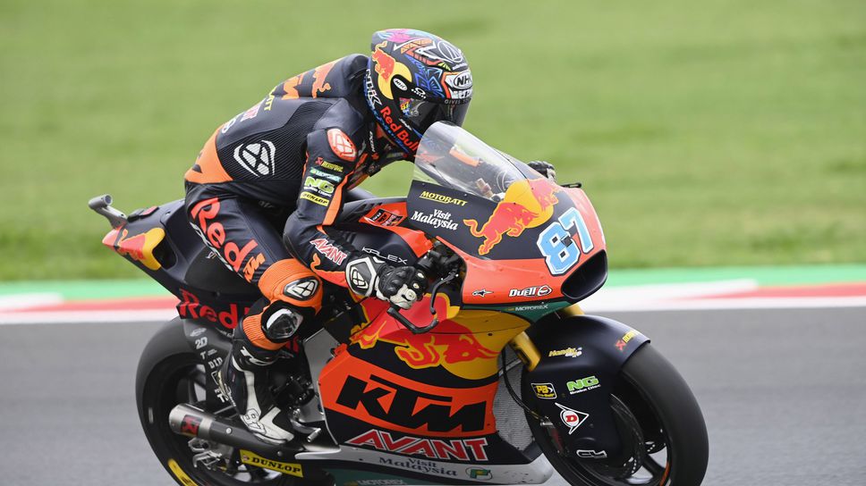 Гарднър удвои аванса си на върха в Moto2 след зловещо падане на Фернандес