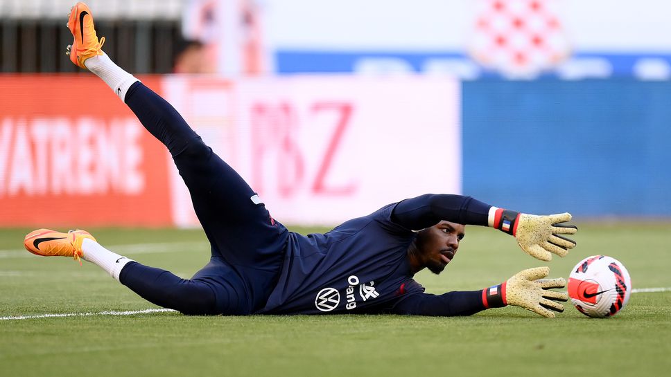 Контузеният вратар на Милан ще се пробва да бъде част от Франция в Катар