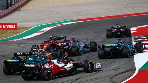 Сайнц за Ръсел: Топ пилотите не правят такива грешки