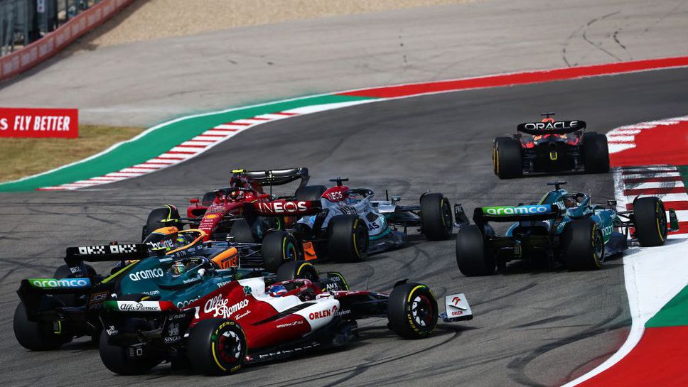 Сайнц за Ръсел: Топ пилотите не правят такива грешки