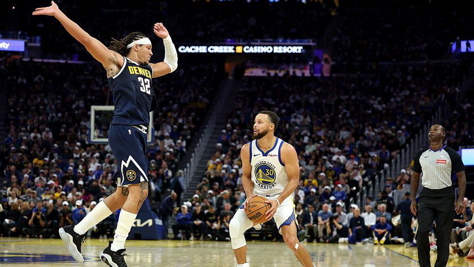 Стеф Къри отбеляза 42 точки включително тройка с която изравни