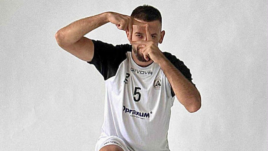 Решението ВК Славия да играе изцяло със собствени кадри е