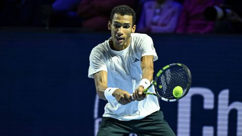 Двукратният шампион Оже-Алиасим отпадна в Базел