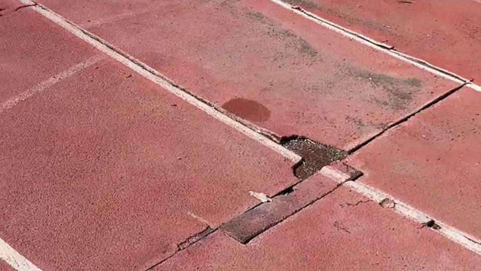 Пистата на Националния стадион - напукана, износена и опасна за спортистите