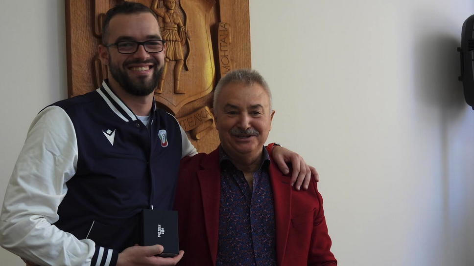 Кметът на Монтана Златко Живков получи екип на мъжкия националния