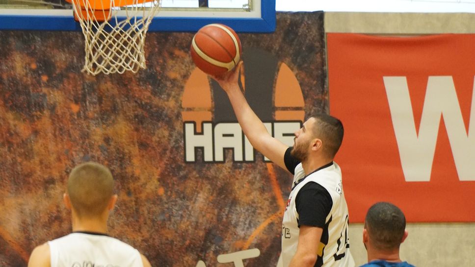 Дървоядите стопираха полета на Паляците