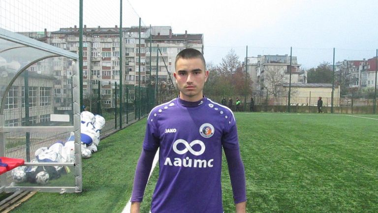 Младият футболист от школата на Етър Павел Иванов е новият