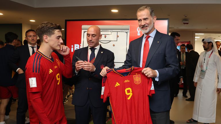 Кралят на Испания Фелипе VI посети националния отбор на Испания
