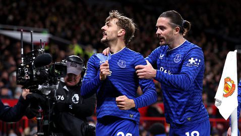 Безидеен Манчестър Юнайтед се провали гръмко срещу 10 от Евертън на "Олд Трафорд"