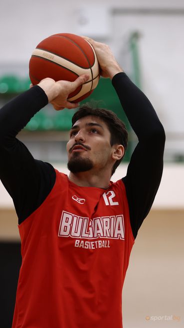Борислав Младенов най-резултатен при нова победа на Виена Баскет