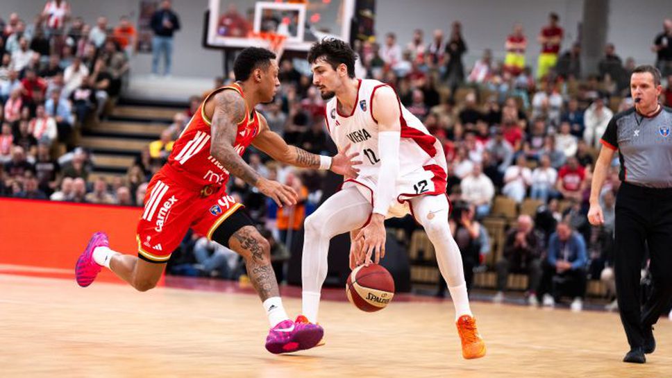 Борислав Младенов и австрийският му клубен тим Виена Баскет загубиха