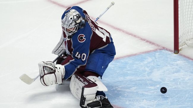 Александър Георгиев с 37 спасявания, шампионът Колорадо надигра Нешвил