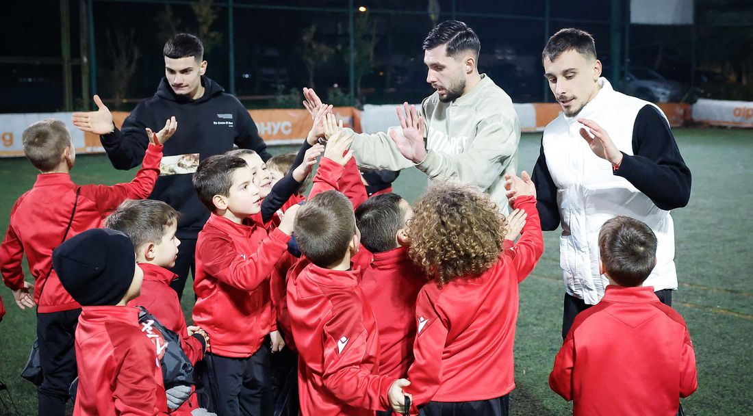 Най-малките таланти на ЦСКА тренираха рамо до рамо с играчи от първия отбор