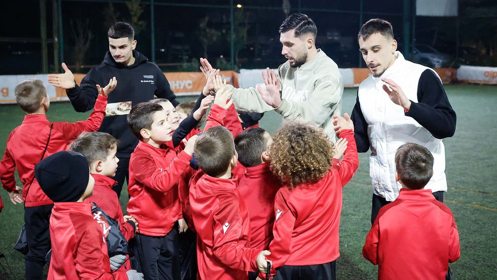 Най-малките таланти на ЦСКА тренираха рамо до рамо с играчи от първия отбор