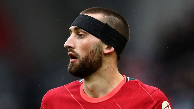  Севиля изиска от Нюкасъл 40 милиона за Карлош, „ свраките “ питат и за защитник на Ливърпул 