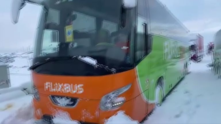 Футболистите на Марица спаха в автобуса, заради снежната блокада преди Истанбул