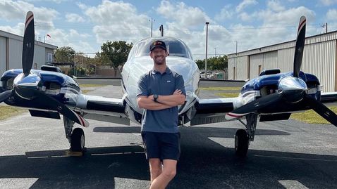  Грожан си купи аероплан, ще го кара самичък 