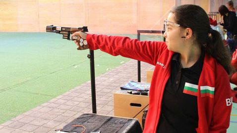  Мирослава Минчева завоюва наградата за стрелец номер 1 на България 