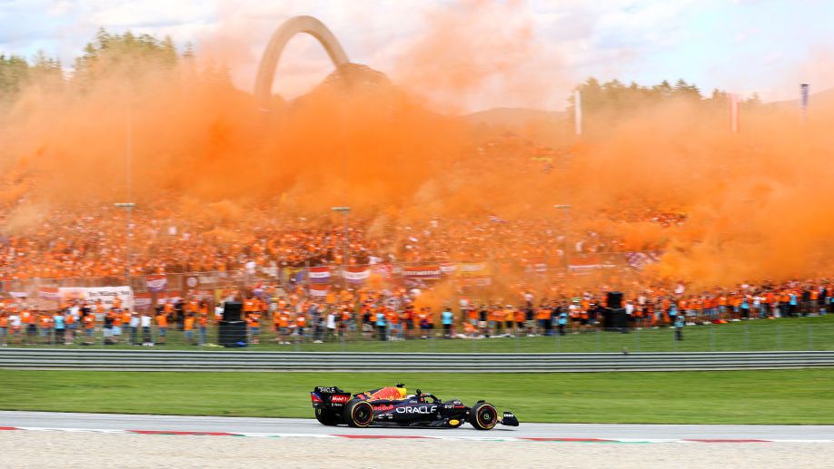 На 6 писти ще има трибуни за феновете на Макс